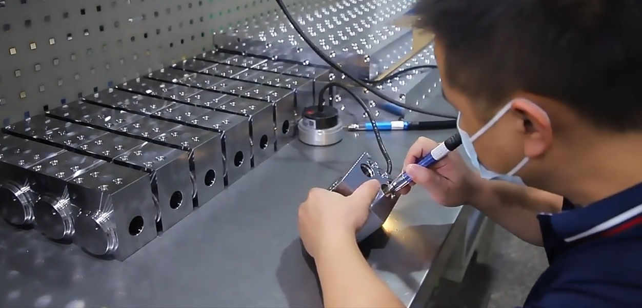 Dongguan Zhongwei Metal Products Co., Ltd productielijn van de fabrikant